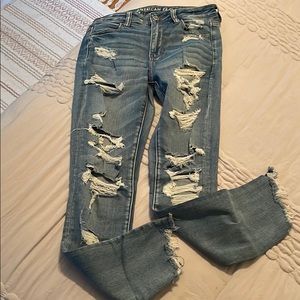 AMERICAN EAGLE DISTRESSED JEGGINGS